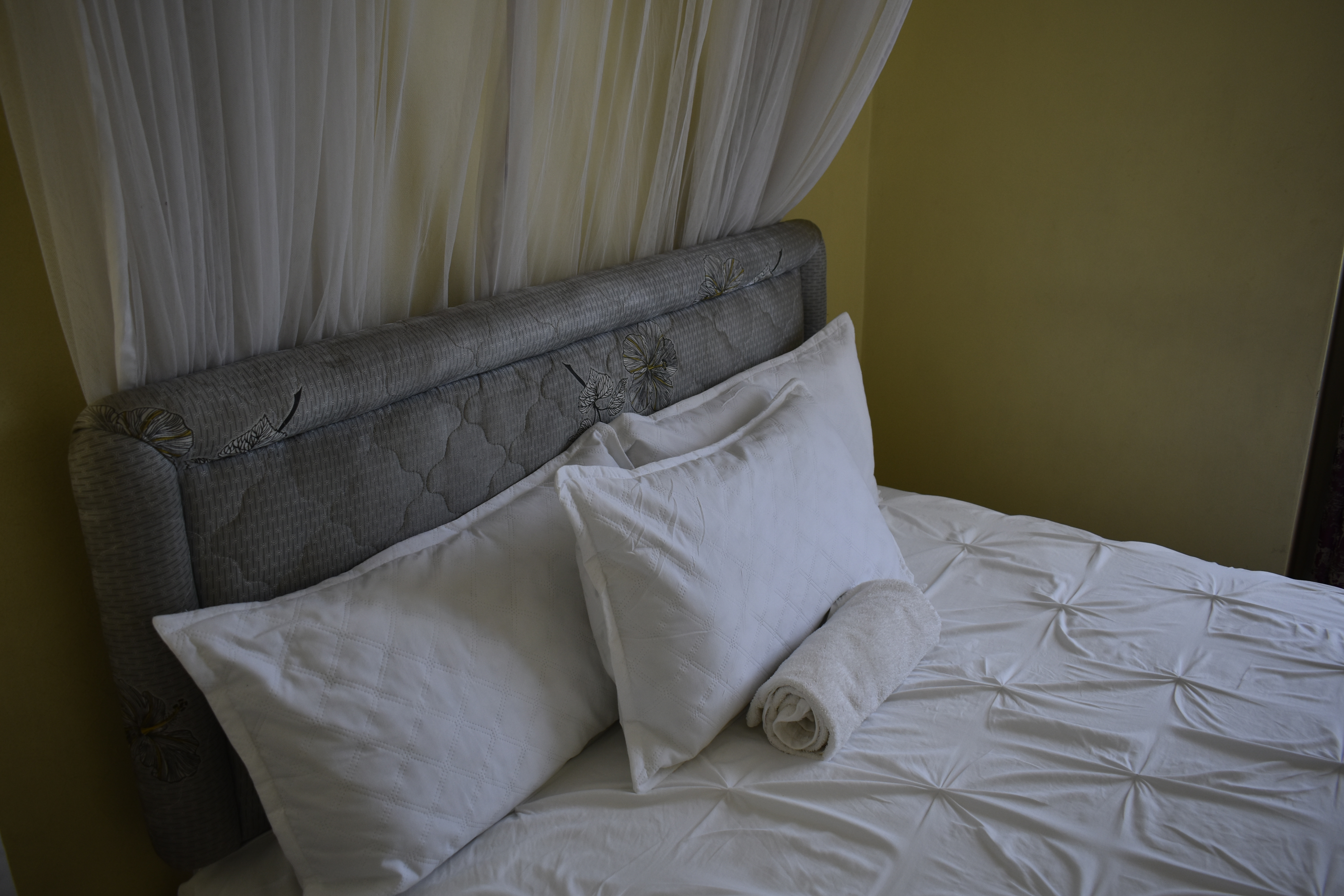 Elegant bedroom decor